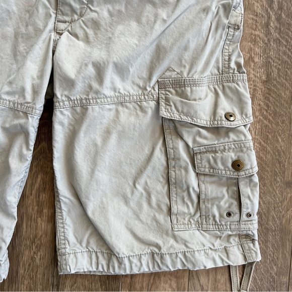 Old Navy Y2K Mid Rise Khaki Loose Baggy Cargo Shorts - Picture 5 of 12